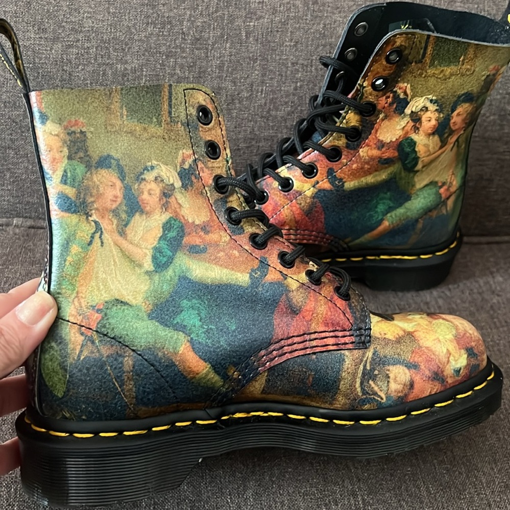 DOC MARTENS x HOGARTH PASQUAL RENAISSANCE MUSEUM EDITION BOOTS NWT - Picture 2 of 14